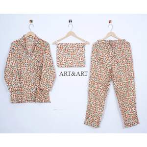 ชุดนอนผ้าฝ้ายอินเดียทำมือสำหรับผู้หญิง ลายดอกไม้พิมพ์ลายลำลอง พร้อมเสื้อและชุดนอนงานฝีมือ พร้อมกระเป๋า - Product Image 6