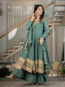 Traje de Tres Piezas para Mujer Rangoli Crush Silk, Vestido Anarkali Bordado con Lentejuelas de 5mm, Pantalón Palazzo Acampanado y Dupatta, Modelo MW 5073 - Product Image 5