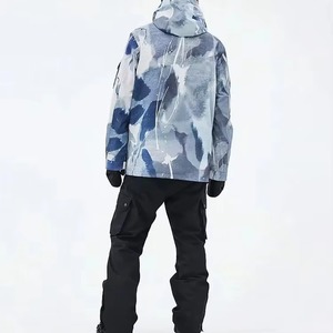 Combinaison de ski unisexe personnalisée à capuche chauffante et écologique, de haute qualité, entièrement isolante, imperméable, respirante et coupe-vent pour hommes - Product Image 2
