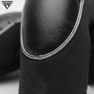 Rodilleras Protectoras Personalizadas, Equipo de Compresión Acolchado Flexible con Acabado Negro Elegante y Ribete Plateado para Seguridad Deportiva - Product Image 6