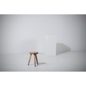 Taburetes Artesanales de Madera de Pino Rústica |   Asiento de Madera con Acabado Natural |   Ecológico, Duradero y Ligero |   32x32x45 cm |   Venta al por mayor - Product Image 2