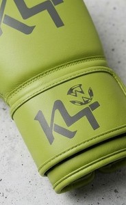 ถุงมือชกมวยหนังร้อยเชือก KLTW INT'L รุ่น KL-BG-110 สินค้ามาใหม่ รับสกรีนโลโก้ สำหรับฝึกซ้อมมืออาชีพ MMA มวยไทย ป้องกันการบาดเจ็บ - Product Image 4