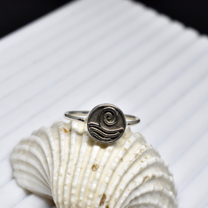 Anillo de Plata de Ley 925 Hecho a Mano con Símbolo de Ola Marina y Granate Engastado en Pavé, Oxidado, Estilo Bohemio Minimalista, Joyería de Boda al por Mayor - Product Image 4