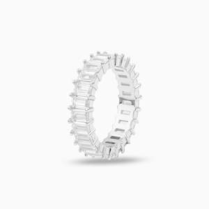 Anillo de Eternidad de Moissanita con Corte Esmeralda y Engaste de Canal, Joyería de Lujo Unisex en Metal Blanco - Product Image 1