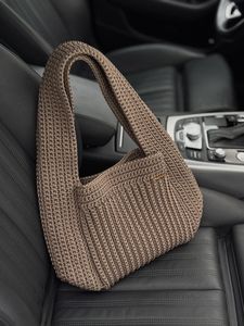 Tissé avec art selon des techniques traditionnelles de macramé pour une esthétique élégante et bohème. - Product Image 5