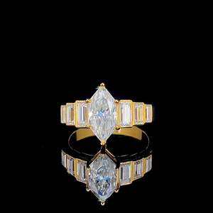 แหวนเพชรทรงมาร์คีส์พร้อมเพชรทรงบาแกตต์ ทองคำขาว 14K ผู้ผลิตเครื่องประดับชั้นดีจากอินเดีย ขายส่ง - Product Image 1