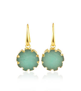 ต่างหูห้อยคู่ประดับอะมาโซไนต์ธรรมชาติคุณภาพสูง ดีไซน์เรียบหรู ตัวเรือนทองเหลืองชุบทอง 18k รูปทรงกลมขอบหยักประดับพลอย - Product Image 1