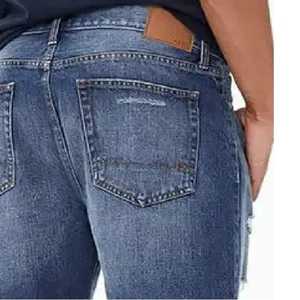 Pantalones Cortos de Mezclilla Rotos para Hombre, Cintura Media, Cierre de Botones, Estilo Casual, Color Sólido, Tejido de Algodón Transpirable - Product Image 3