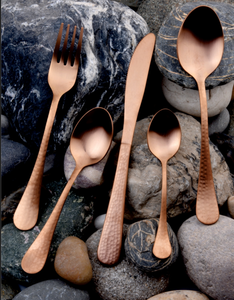 Couverts de luxe design brillants et élégants, rehaussant l'ambiance de la salle à manger moderne avec une élégance lumineuse. - Product Image 5