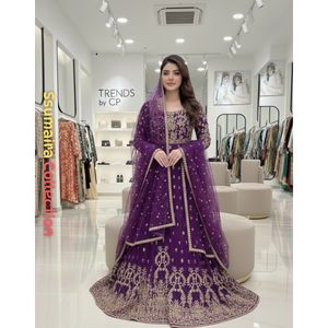 COLECCIÓN SSUMAIRA, Especial Eid, Anarkali Lujoso Morado Bordado, Estilo Pakistaní, Vestido Largo para Fiesta/Boda, con Bordado Zari - Product Image 1