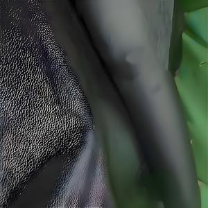 Cuir de vachette noir de haute qualité, épaisseur 0,7 à 0,9 mm, pour sacs, pochettes, cabas, chaussures, ceintures, meubles et accessoires - Product Image 1