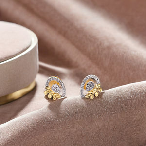 Pendientes de Botón de Lujo con Diseño de Hoja Botánica en Oro de Dos Tonos y Diamantes para Mujer - Product Image 1