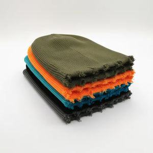 Bonnet tricoté Y2K effet vieilli pour homme et femme – Casquette chaude de ski à bords effilochés – Collection Hiver - Product Image 4
