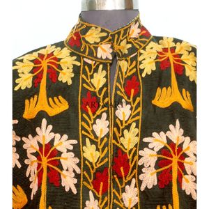 Vente en gros : Veste matelassée en coton 100 % brodée pour femme - Style rétro bohème, écologique et respirant, directement de l'usine - Product Image 2