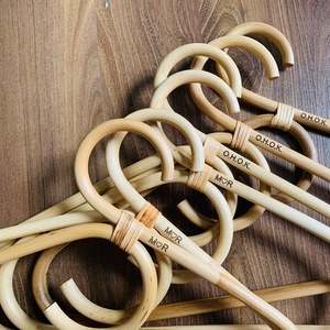 ไม้แขวนเสื้อขนาดเล็กทำจากไม้หวายพร้อมโลโก้,ผลิตภัณฑ์ไม้ที่เป็นมิตรต่อสิ่งแวดล้อมสำหรับสัตว์เลี้ยง - Product Image 2