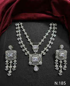 Collier de forme carrée en diamant américain double couche plaqué or avec boucles d'oreilles Parure de bijoux de mariage de luxe - Product Image 4