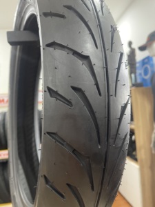 Pneu moto KUMA K305 neuf de haute qualité fabriqué au Vietnam, en caoutchouc naturel et nylon 4PR/6PR/8PR, tailles 110/80-17 et 140/70-17 – Vente chaude - Product Image 3