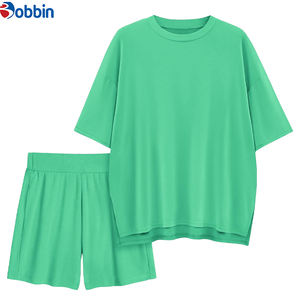 Tenues d'été : Ensemble court tendance en coton vierge avec logo personnalisé, t-shirt et short assortis - Product Image 1