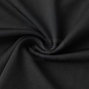 Camiseta de compresión de secado rápido avanzada para entrenamiento de fútbol, tela que garantiza flexibilidad y control del sudor durante todo el día. - Product Image 4