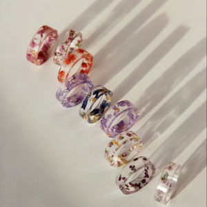 แหวนงานฝีมือประดับดอกไม้จริงลายสัตว์ ซีรีส์ฟอเรสต์ ฟอร์เก็ตมีน็อต  วัสดุทำจากเขาสัตว์ใส  งานศิลปะและของสะสม ราคาโรงงาน - Product Image 1