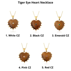 Collar con colgante de corazón tallado a mano en piedra natural de ojo de tigre de alta calidad con circonitas multicolor y chapado en oro de 18k. - Product Image 1