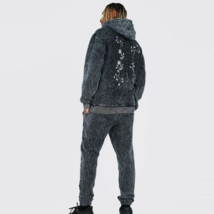 Traje Deportivo Bordado de Primera Calidad, Fabricado en Pakistán, Disponible en Diferentes Colores y Tallas, con Serigrafía y Lavado Ácido - Product Image 2