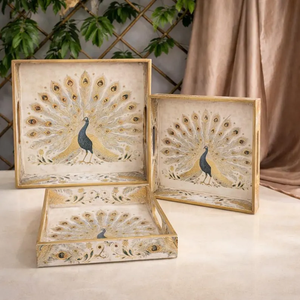 Juego de 3 bandejas de servir de madera con revestimiento de esmalte: Diseño de pavo real dorado, hecho por B H Brothers - Product Image 4