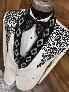 Costume de smoking blanc brodé pour homme avec revers en tissu perlé noir – Tenue de cérémonie pour marié, costume 3 pièces - Product Image 4