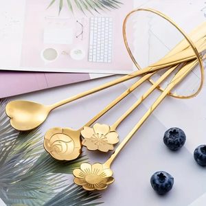 Ensemble de 12 cuillères à dessert en forme de fleur, en acier inoxydable, cuillères à café, cuillères à sucre mignonnes, petites cuillères à thé, vaisselle pour la maison et le café - Product Image 2