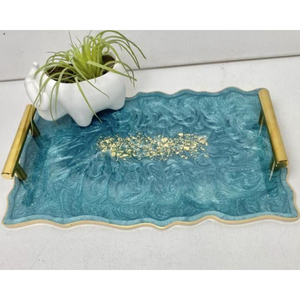 Elegante bandeja de resina epoxi azul océano con asas doradas, bandeja decorativa de borde irregular elegante para decoración del hogar. - Product Image 2