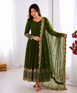 Ensemble Anarkali de créateur en Georgette avec broderie et travail de sequins, avec Dupatta 84861, style Mehndi, longueur ras du sol, coupe ample - Product Image 1