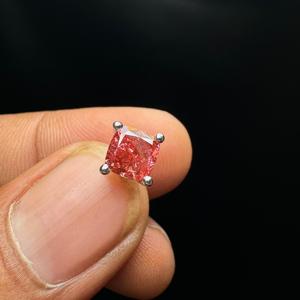 ต่างหูเพชรเม็ดเดี่ยวสีชมพูทองคำ 14K สวยงาม สำหรับเจาะหูแบบ Conch อย่างมีสไตล์ - Product Image 1