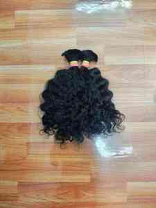 Cheveux indiens bruts bouclés très demandés pour tresses et extensions capillaires personnalisées, texture naturelle disponible à prix réduit - Product Image 3