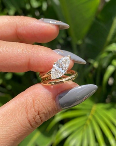 Bague de fiançailles en or jaune 14 carats avec diamant de laboratoire taille marquise, style classique pour femme - Product Image 1