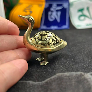 Brûleur d'encens décoratif arabe Bakhoor en métal pour une expérience Oud haut de gamme dans les contextes religieux et domestiques - Product Image 6