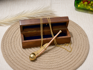 Sifflet marin vintage en laiton et cuivre Bosun Boatswain avec boîte en bois, objet de collection nautique, cadeau décoratif pour bateau - Product Image 4