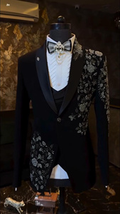 Costume de smoking noir brodé pour homme – Blazer de créateur pour mariage avec travail de sequins floraux, costume de cérémonie pour le marié - Product Image 5