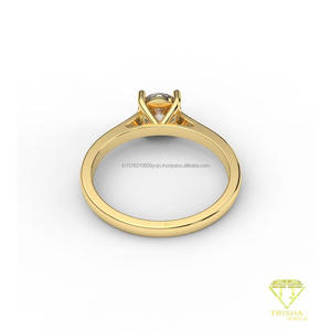 Bague de fiançailles solitaire en moissanite taille ronde en or jaune, classique à quatre griffes, pour femme - Product Image 2