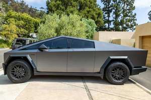 Pick-up électrique tout-terrain haut de gamme Cyberbeast Series 2024 d'occasion - Product Image 1