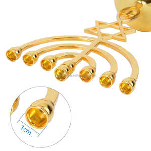 Bougeoir Menorah de qualité supérieure en laiton massif candélabre design en relief pour la décoration de la maison Look incroyable disponible - Product Image 4