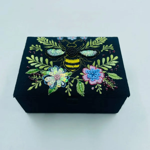 Caja de Joyería Bordada con Diseño Floral Rectangular Negro, Estilo Vintage, Cierre con Tapa para Guardar Joyas - Product Image 1