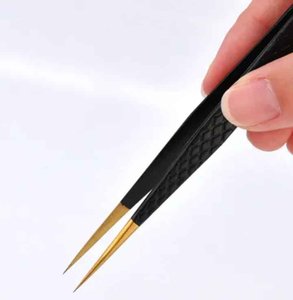 Professional Eyelash Tweezers Precision Smooth Tip Gold Gradient Design <b>Box</b> Packaging Non Slip Ergonomic Handel Black - Product Image 1