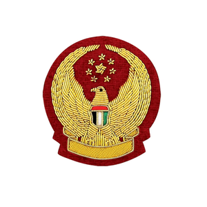 Badges en fil de broderie de luxe faits main sur mesure, avec épingle de sûreté, en dentelle, écologiques, durables, sans nickel, de haute qualité, vente en gros - Product Image 1