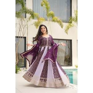 Magnifique robe en soie et dupatta pour les fêtes, design élégant de salwar kameez - Product Image 4