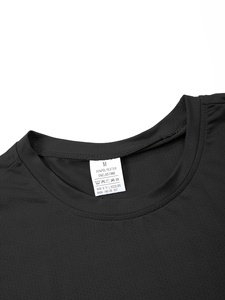 T-shirt sportif pour homme, noir, manches courtes, col rond, séchage rapide, respirant, coupe ajustée, 100% polyester, tricoté, couleur unie, longueur normale - Product Image 3