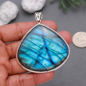 Pendentif artisanal en labradorite bleue et argent sterling 925, bijou en pierre naturelle, cadeau pour femme, design élégant - Product Image 4