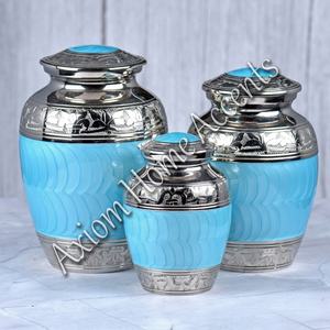 Urna artesanal para mascotas con detalles elegantes y acabado brillante para un tributo duradero a las mascotas amadas por Axiom Home Accents - Product Image 3