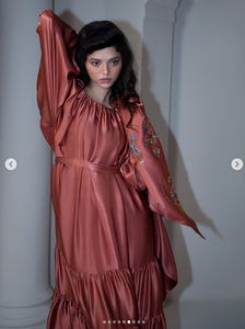 Kurta/Kurti décontracté en soie pour femme Age Innocence, coupe régulière, longueur au sol, évacuation de l'humidité, séchage rapide, toutes saisons, suspendu - Product Image 2