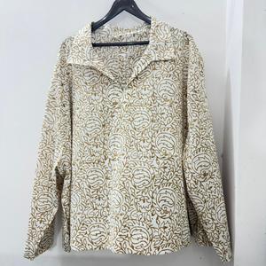 Camisa Casual de Hombre Oversize con Estampado Floral a Mano, Cuello Vuelto, Ecológica, Transpirable, de Secado Rápido, 100% Algodón - Product Image 4