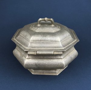 Soupière en métal durable avec couvercle, finition polie, bol de service pour restaurant - Product Image 1